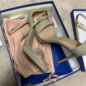 Worn once for my wedding a month ago. Great condition!